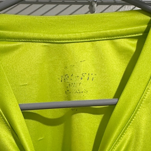 Nike Men’s Dri Fit Short-Sleeve Athletic Tee in Neon Yellow/Green - Picture 6 of 6
